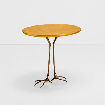 Tavolo occasionale mod. Traccia, fusione di bronzo dorato e legno a foglia oro