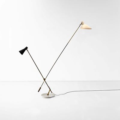 Lampada da terra orientabile mod. 1049, struttura in ottone e diffusori in alluminio laccato
