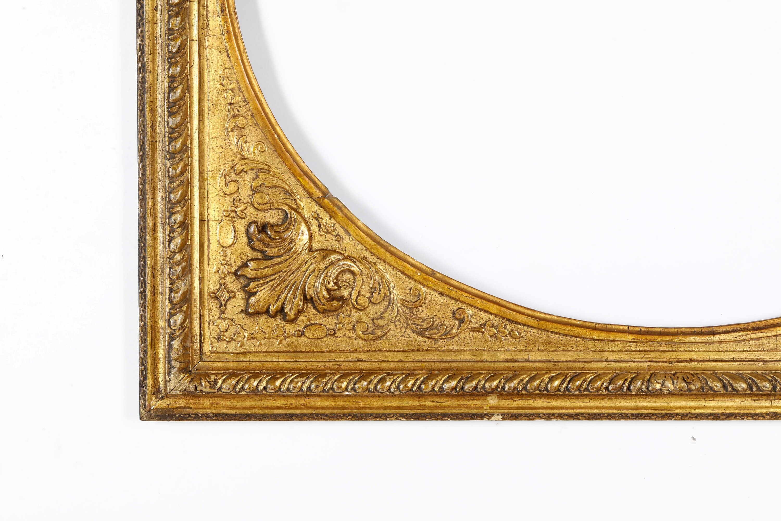 Cornice a luce ovale in legno dorato, XIX secolo