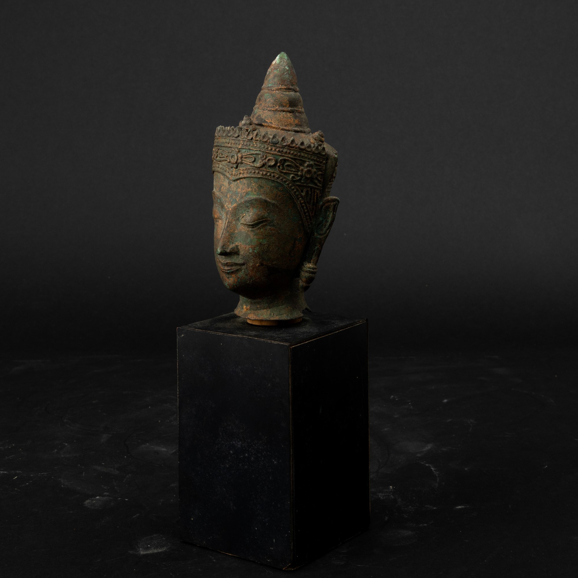 Thailandia, Testa di Buddha in bronzo con tracce di doratura, XIX secolo