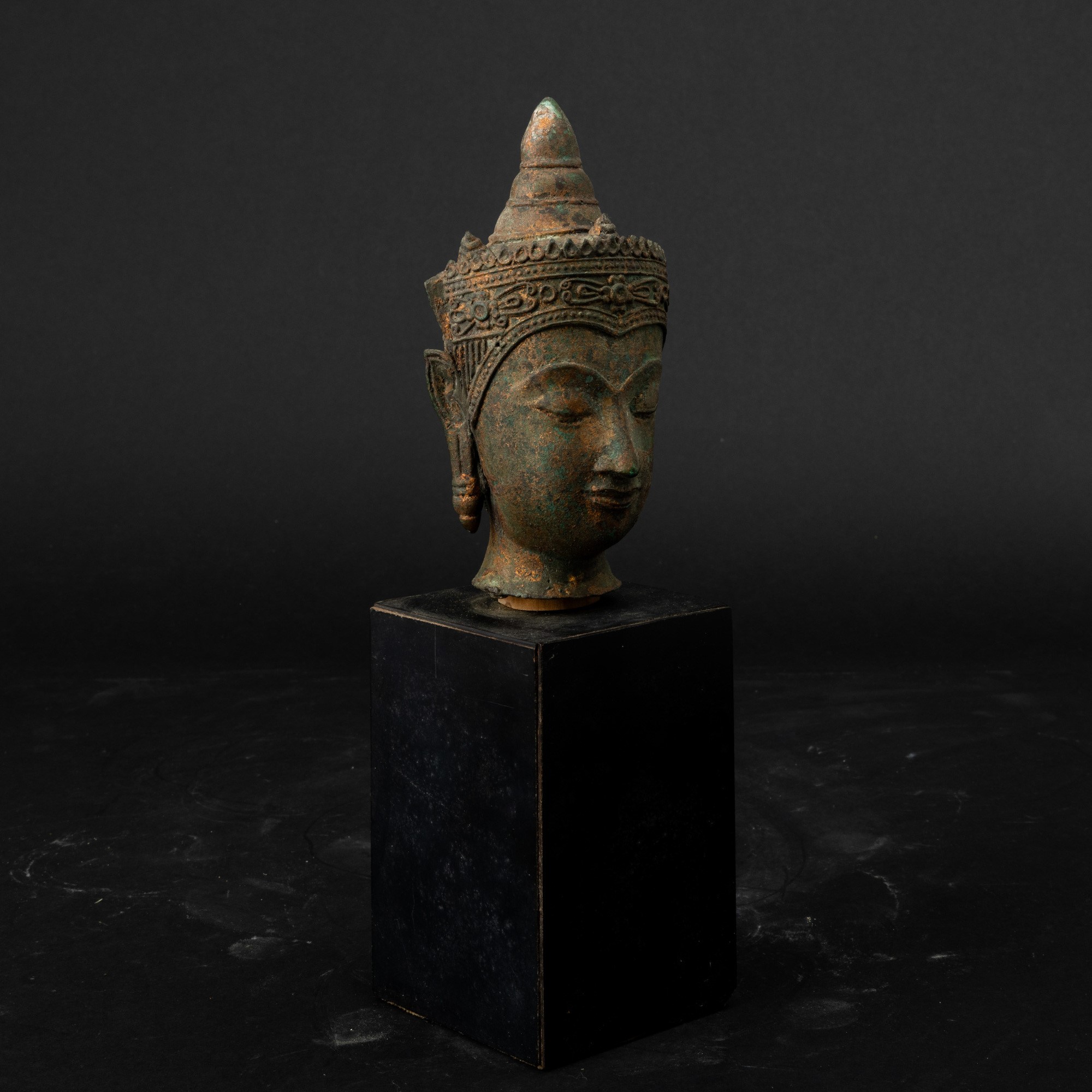 Thailandia, Testa di Buddha in bronzo con tracce di doratura, XIX secolo
