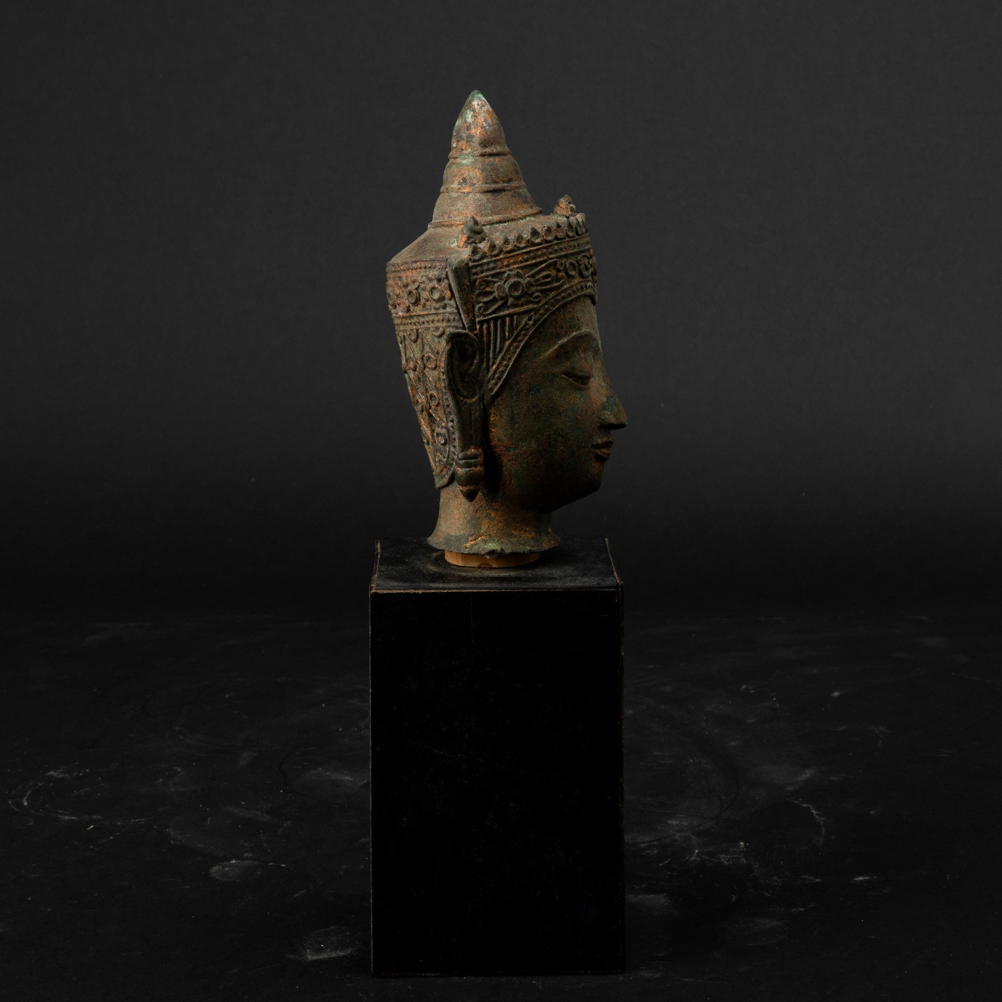 Thailandia, Testa di Buddha in bronzo con tracce di doratura, XIX secolo