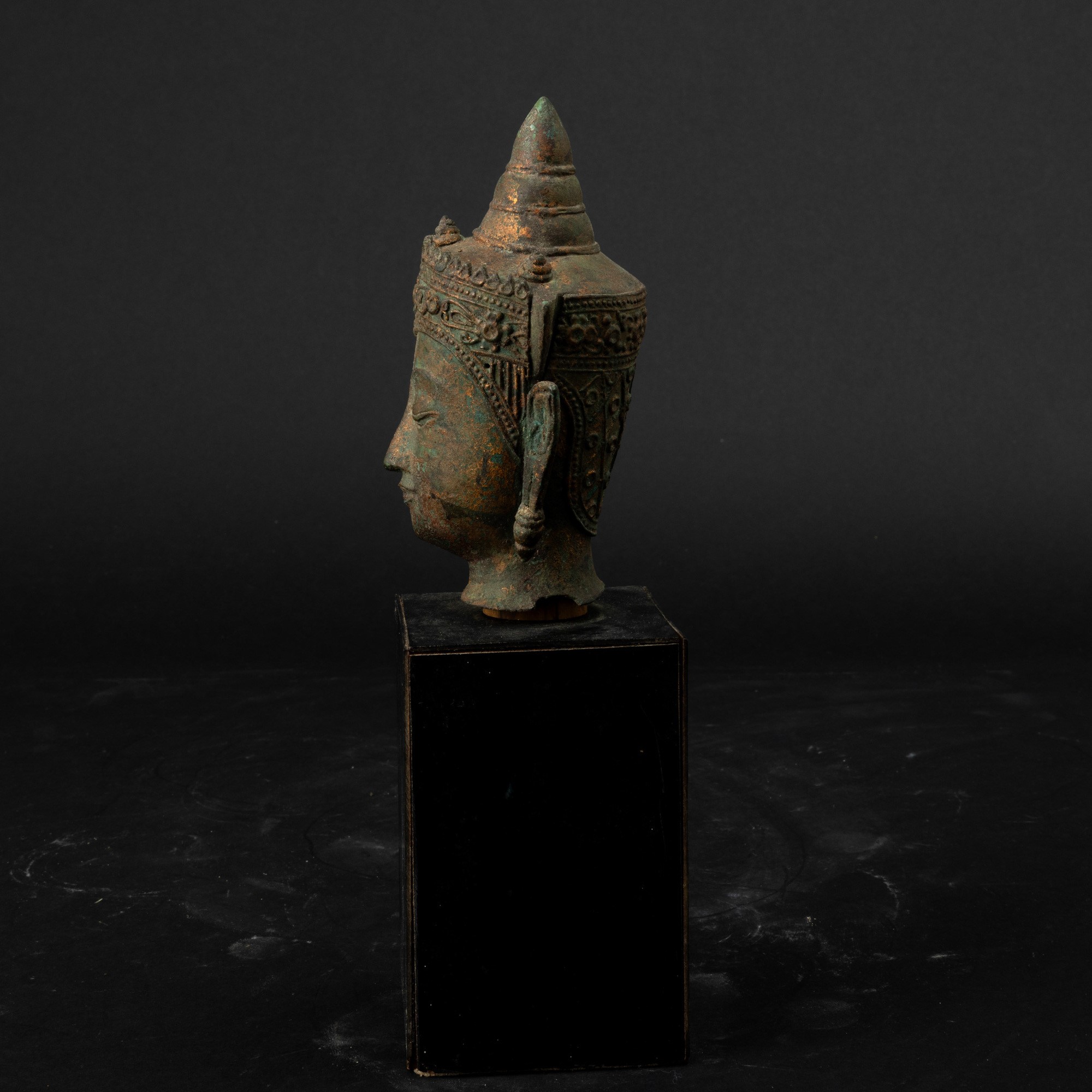 Thailandia, Testa di Buddha in bronzo con tracce di doratura, XIX secolo