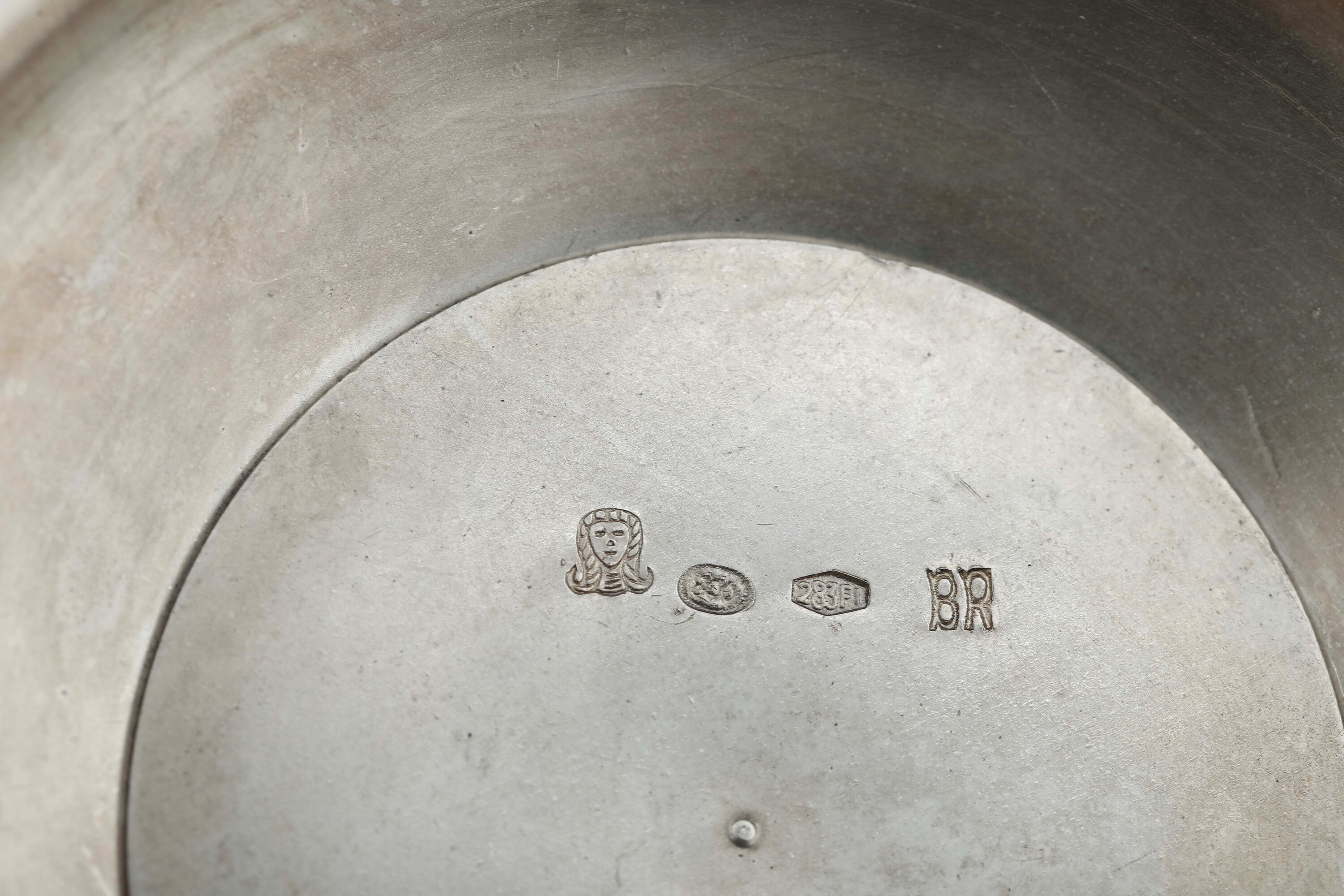 Argentiere Brandimarte, Alzata centrotavola a ripiani in argenteria artistica fiorentina del XX s...