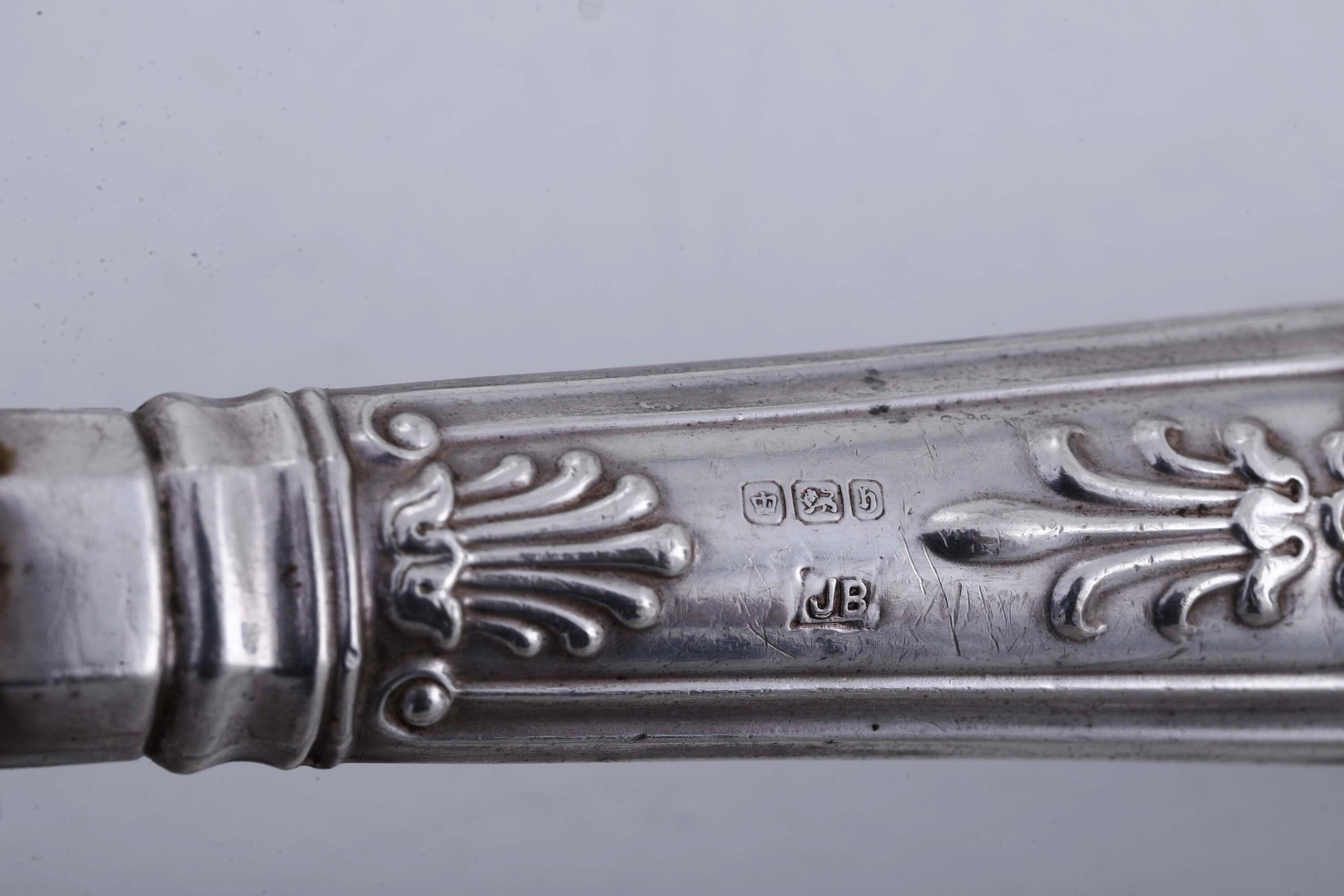 Argentiere JB, Servizio di posate in argento fuso e sagomato (Sheffield, 1900) con 12 forchette e...