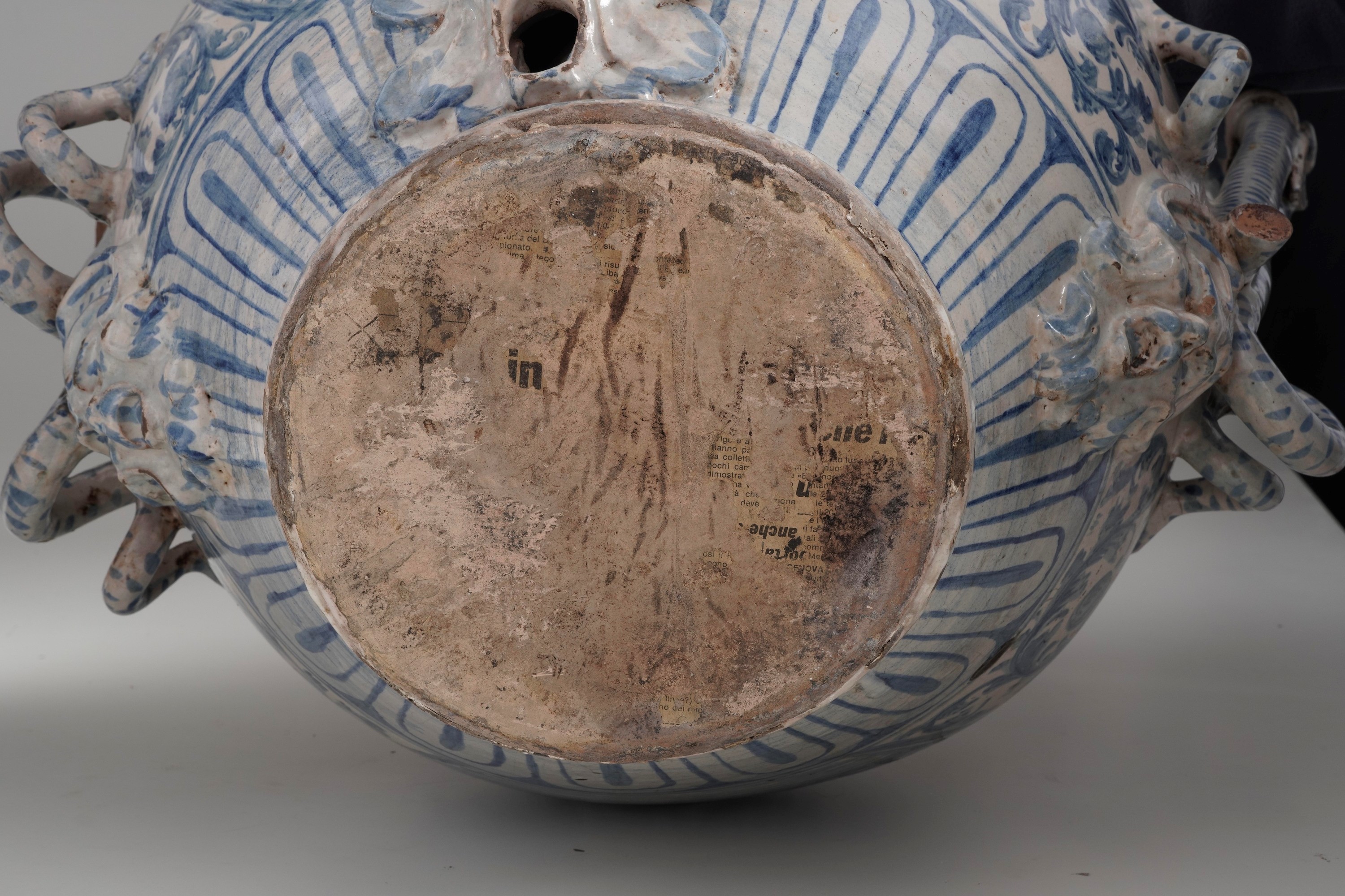 Apocrifo Agostino Ratti Fecc in Savona, Coppia di grandi idrie con coperchio, maiolica decorata (...