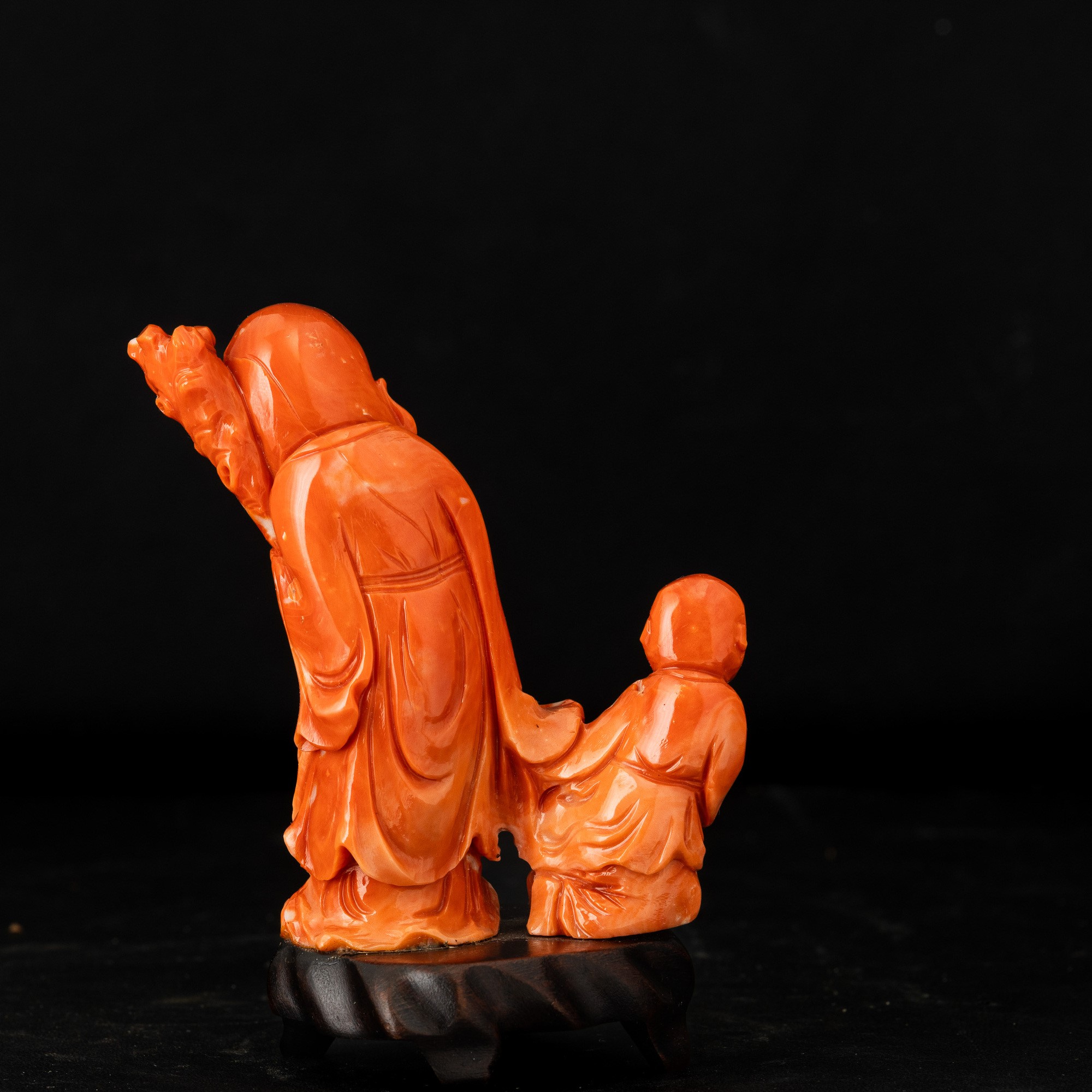 Cina, Figura di saggio con bambino in corallo (Dinastia Qing, XIX secolo)