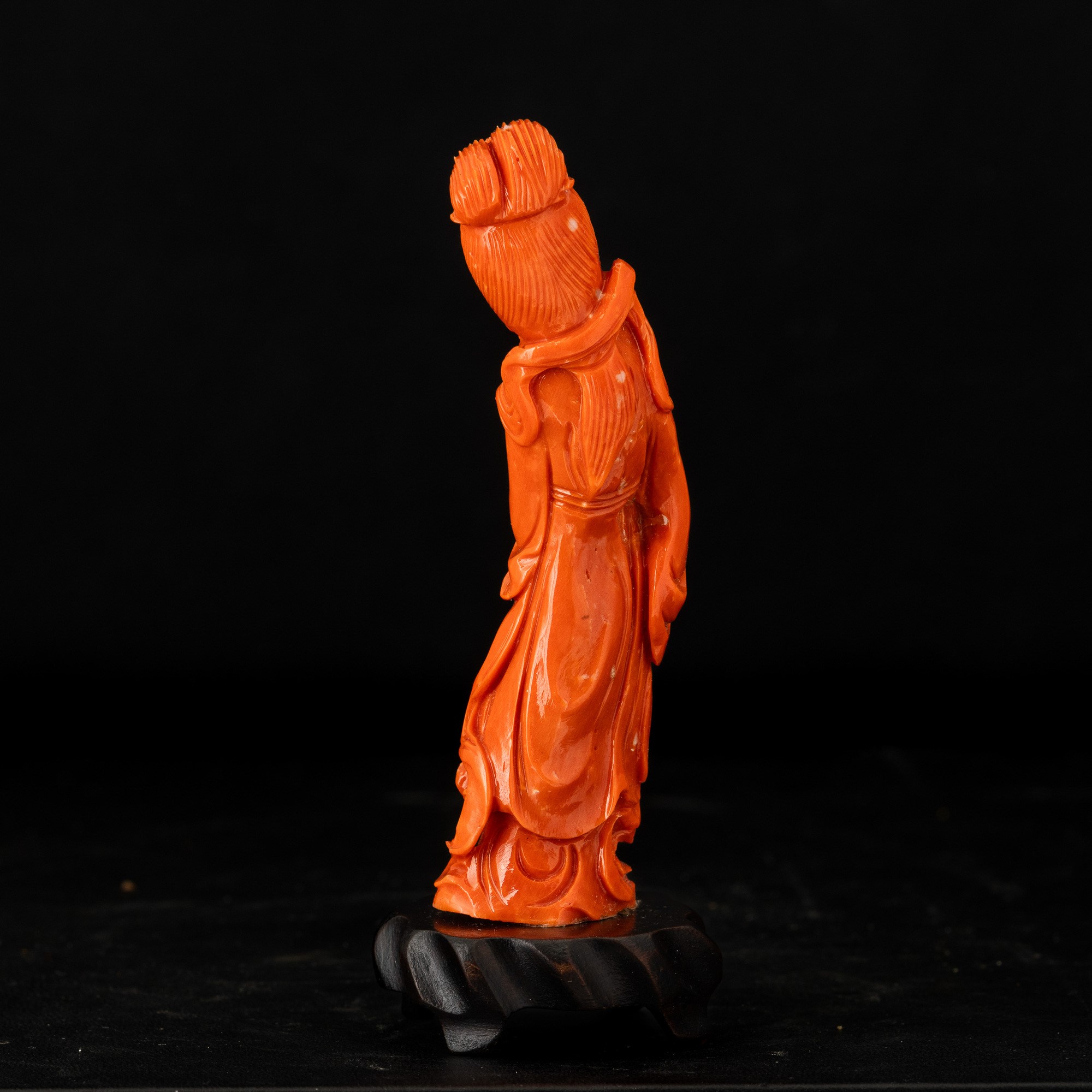 Cina, Figura di Guanyin in corallo scolpito, Dinastia Qing, XIX secolo