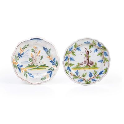 Pavia, seconda metà del XVIII secolo, Coppia di piatti in maiolica (diametro 24 cm)