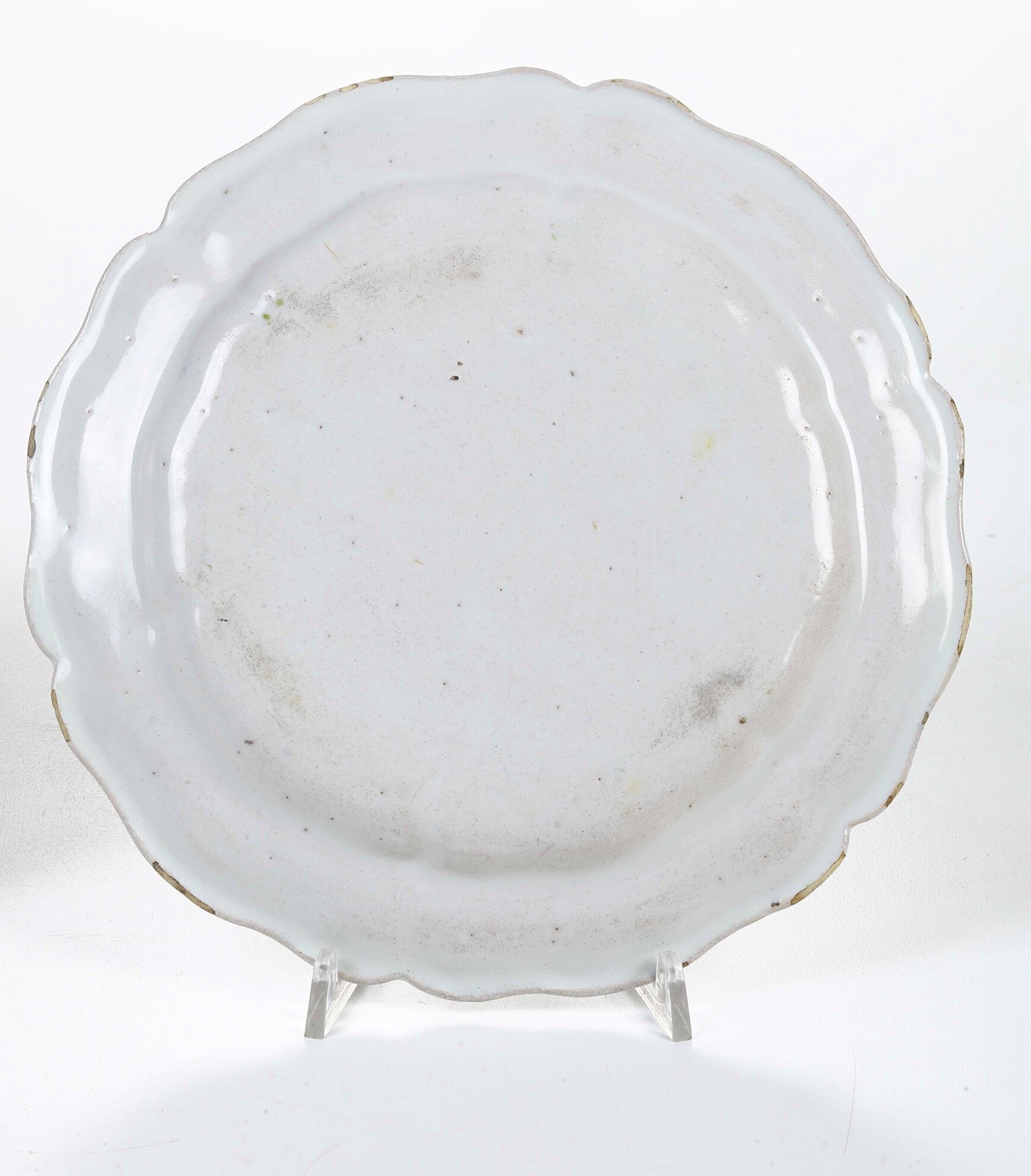 Pavia, seconda metà del XVIII secolo, Coppia di piatti in maiolica (diametro 24 cm)