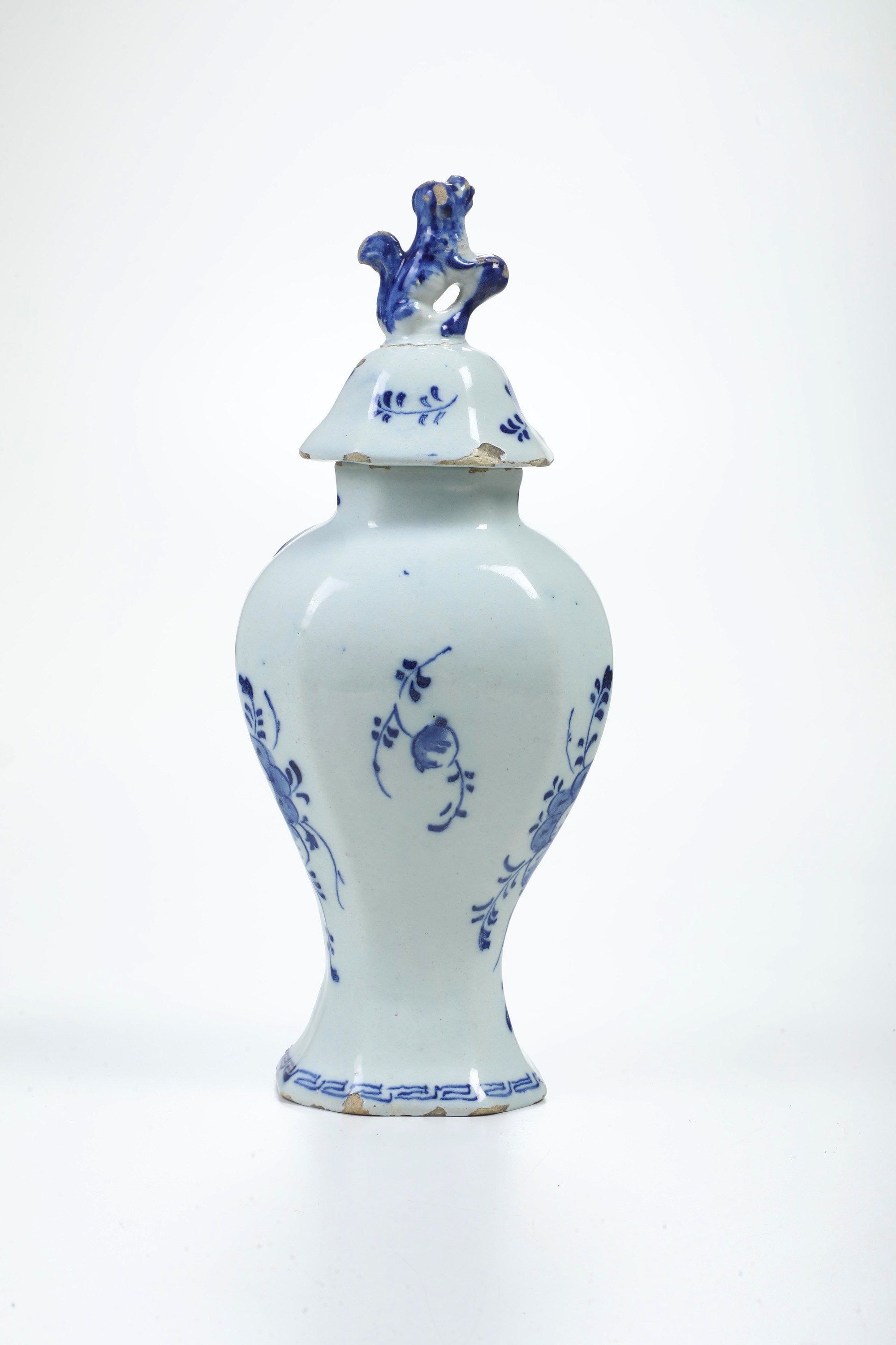 Vaso con coperchio. Delft, XVIII secolo.