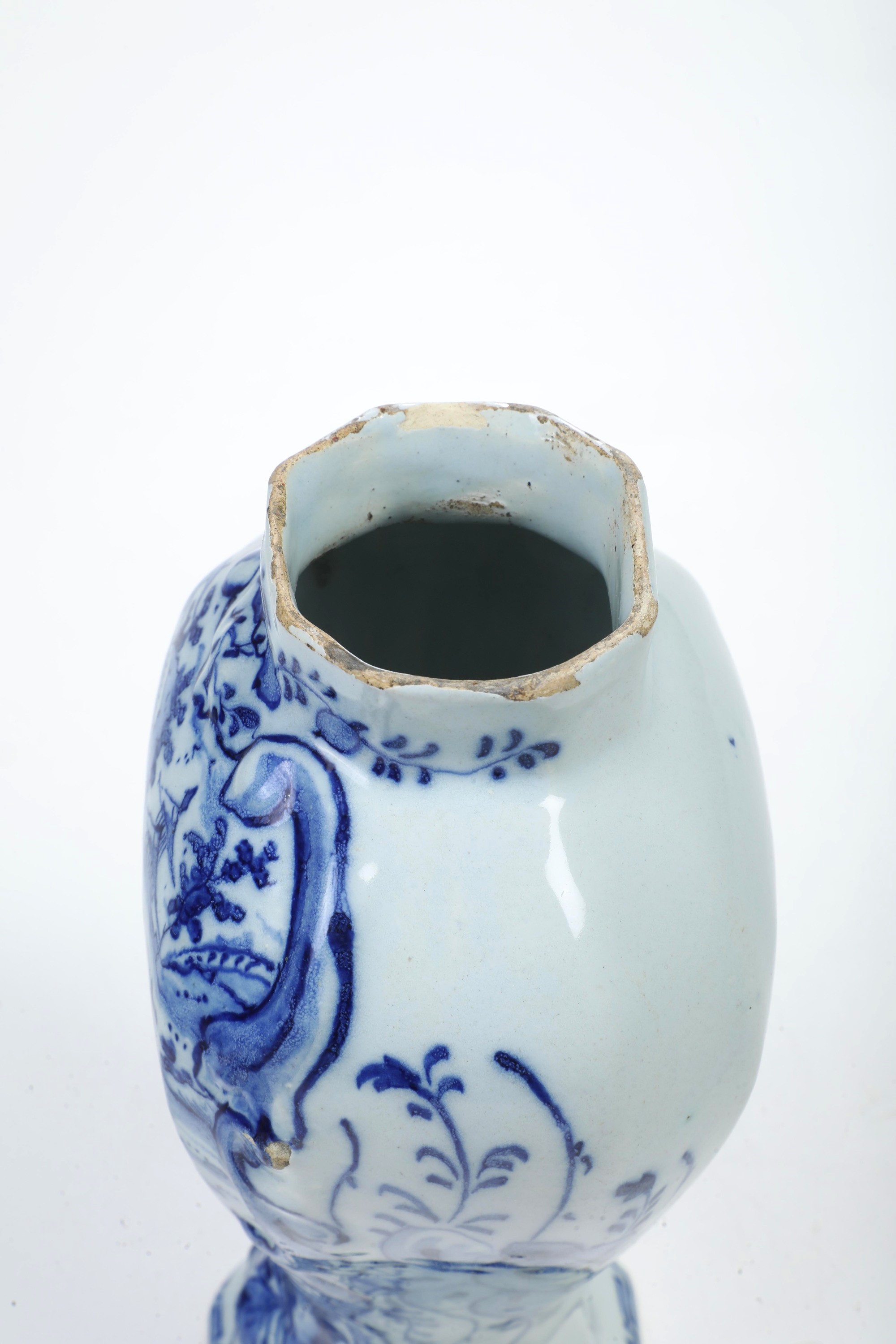 Vaso con coperchio. Delft, XVIII secolo.