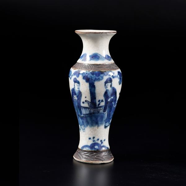 Vaso in porcellana con decoro monocromo blu. Cina XX secolo