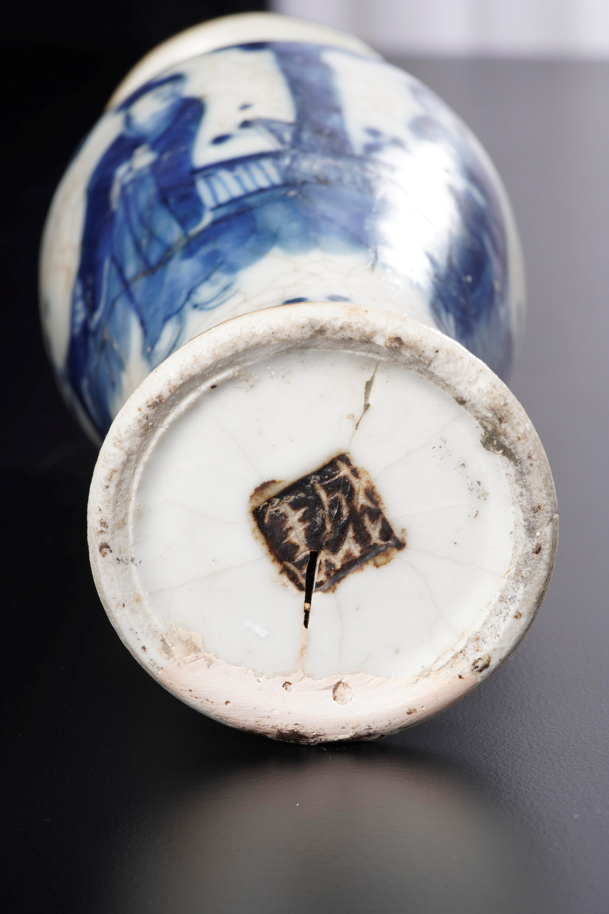 Cina, Vaso in porcellana con decoro monocromo blu, XX secolo