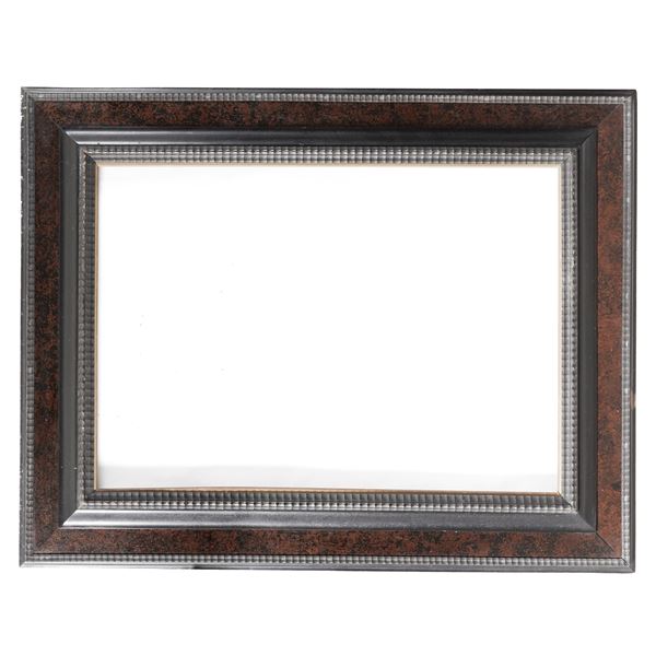 Cornice laccata e lastronata in radica. XX secolo