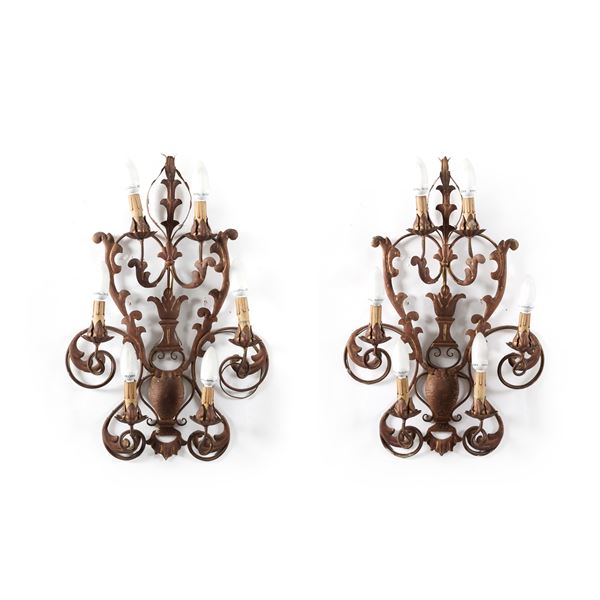 Coppia di appliques in metallo dorato