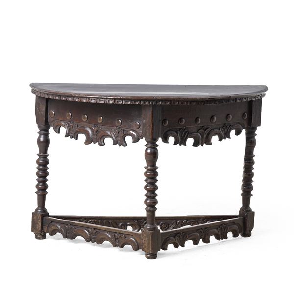 Console in legno intagliato. Italia centrale XVII secolo