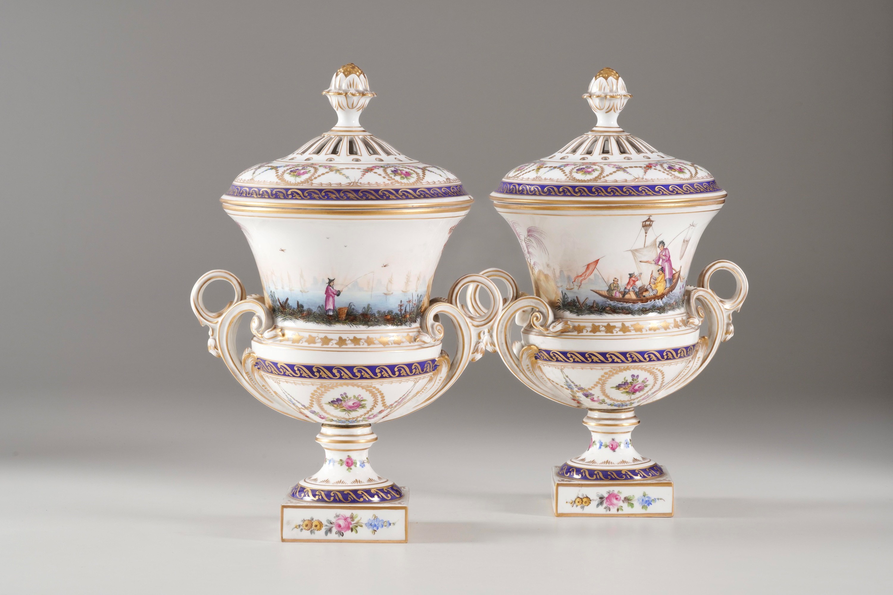 Coppia di vasi bruciaprofumi. Parigi o Dresda, 1880-1900 circa.