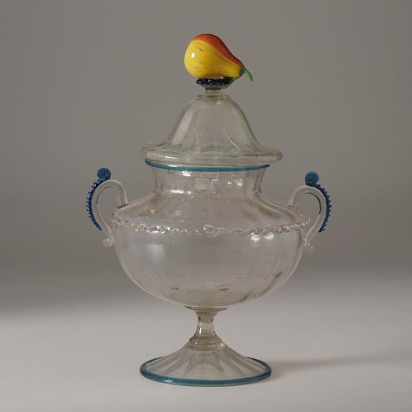 Vaso biansato con copechio.<BR>Murano, fine del XIX o primi del XX secolo.