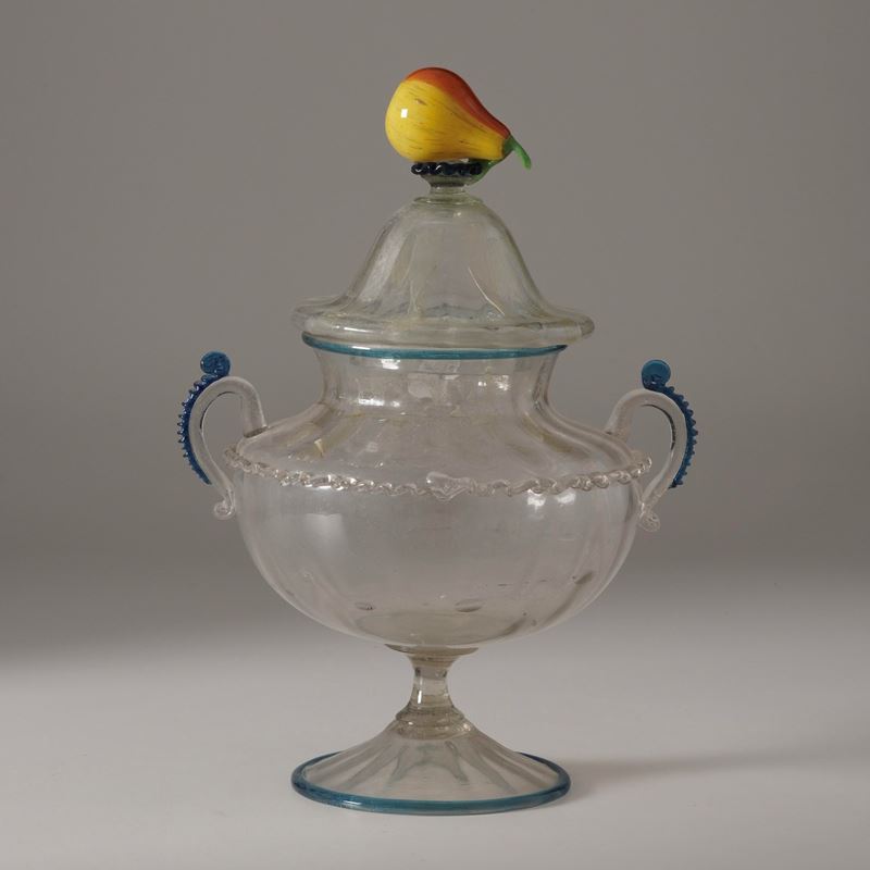 Vaso biansato con copechio Murano, fine del XIX o primi del XX secolo.  - Asta Maioliche e Porcellane - Cambi Casa d'Aste