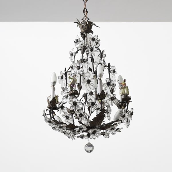 Lampadario a cesto con pendenti in vetro molato e applicazioni di figurine in porcellana