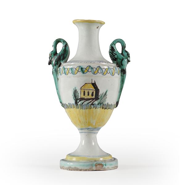 Vaso in maiolica invetriata. Italia meridionale, XIX secolo