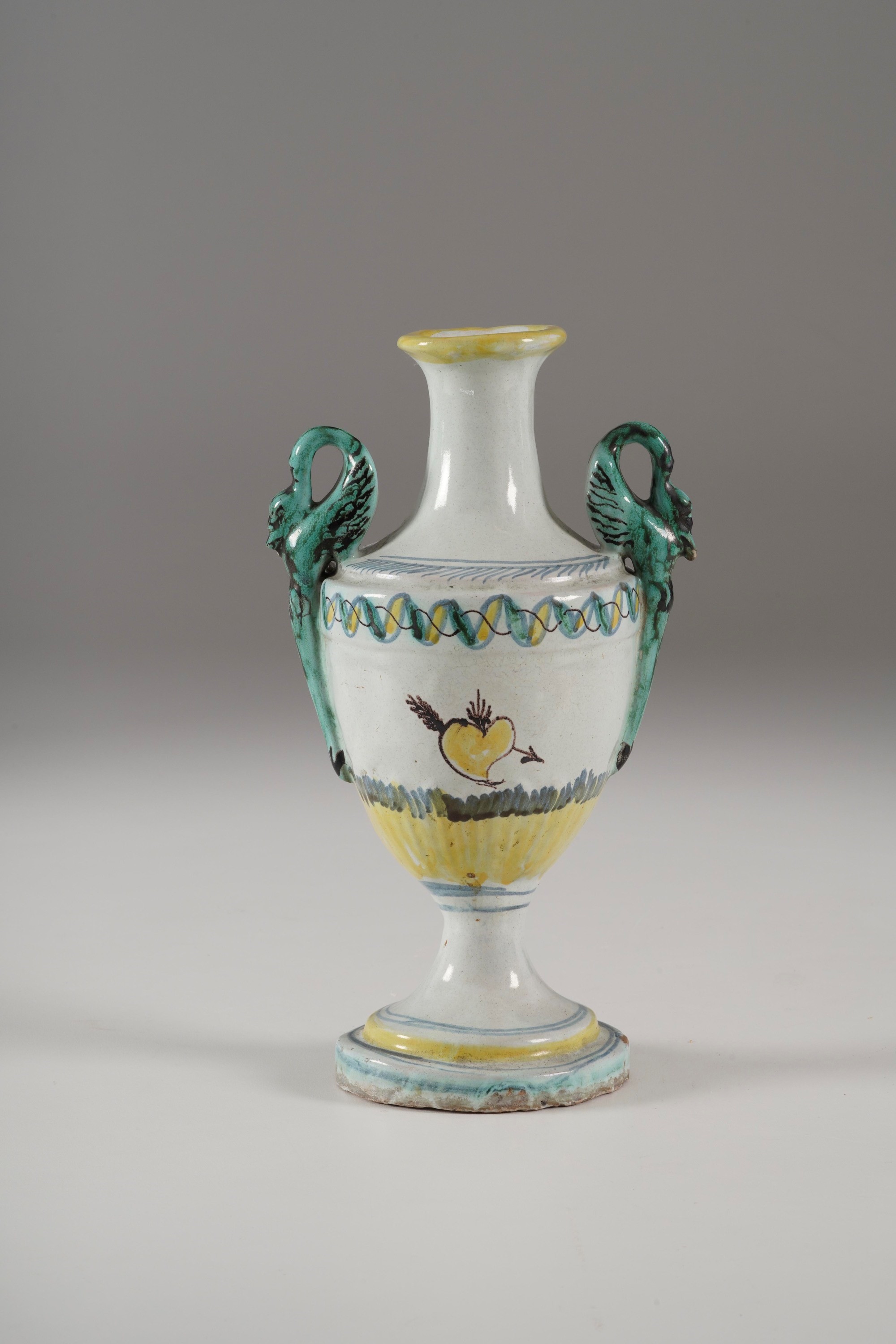 Vaso in maiolica, Italia meridionale, XIX secolo