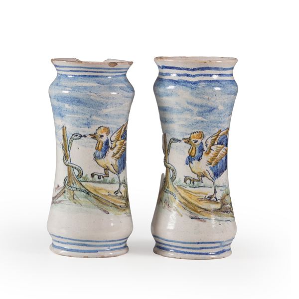 Coppia di albarelli in maiolica invetriata. XIX-XX secolo