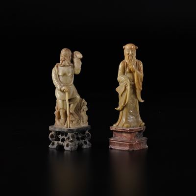 Due figure cinesi in pietra dura, cm 4,5X4,5X15,5