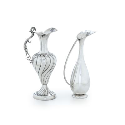 Argenteria italiana del XX secolo, Due brocche diverse in argento fuso e sagomato