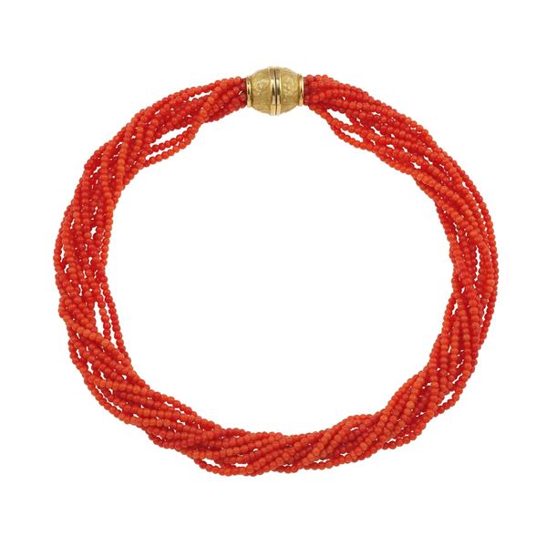Girocollo multifilo con piccole boules di corallo