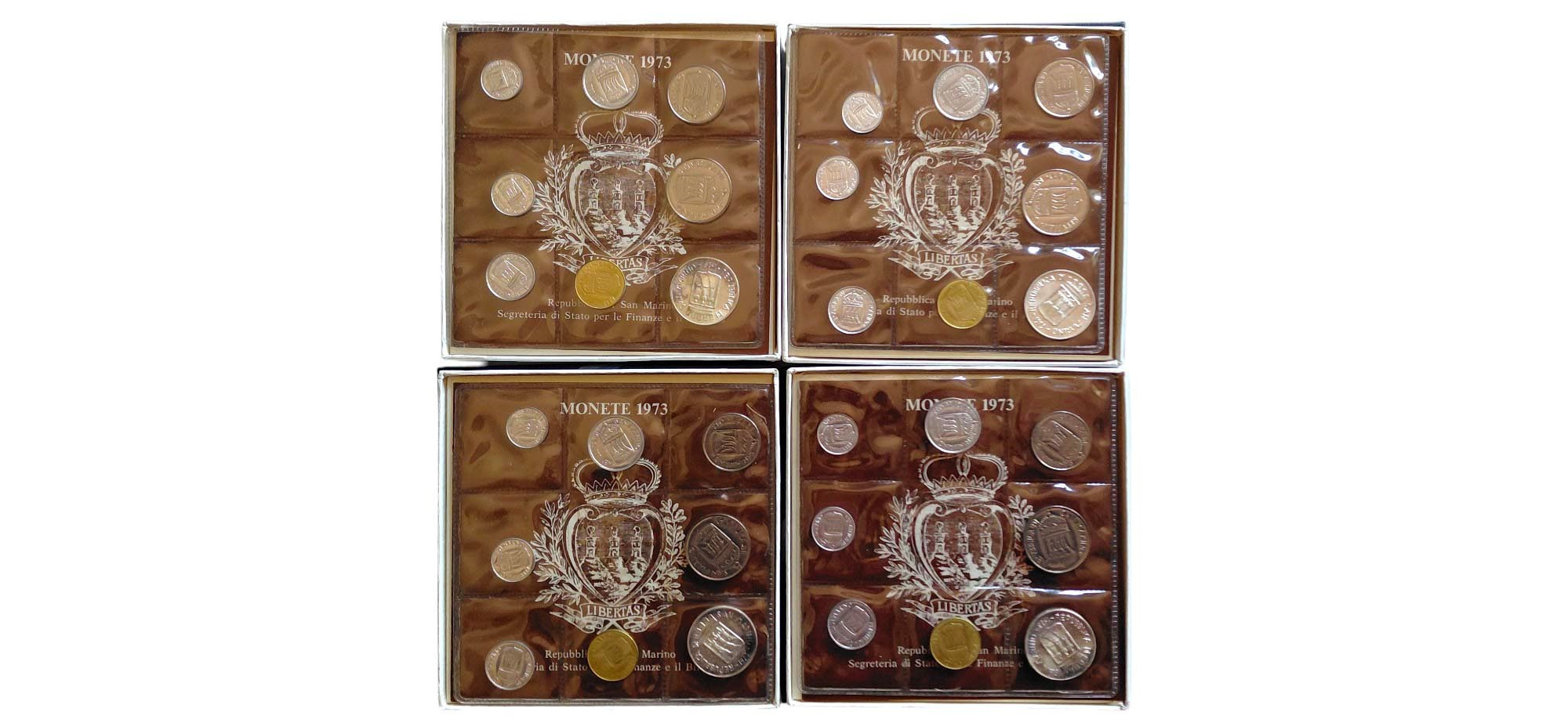 San Marino 1973. 4 divisionali Fior di Conio con altrettante monete d’argento.