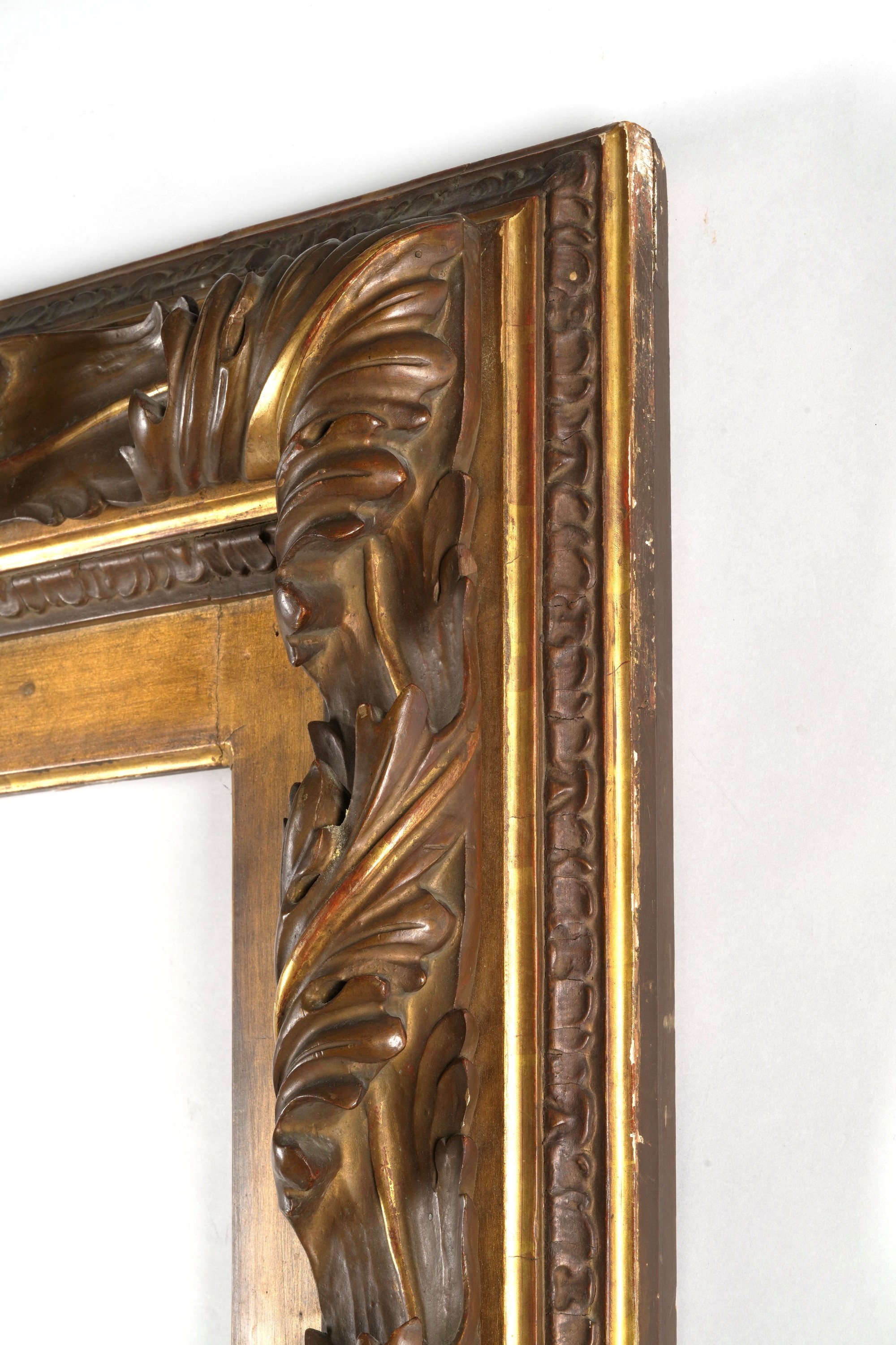 Cornice, in legno dipinto e dorato, XX secolo