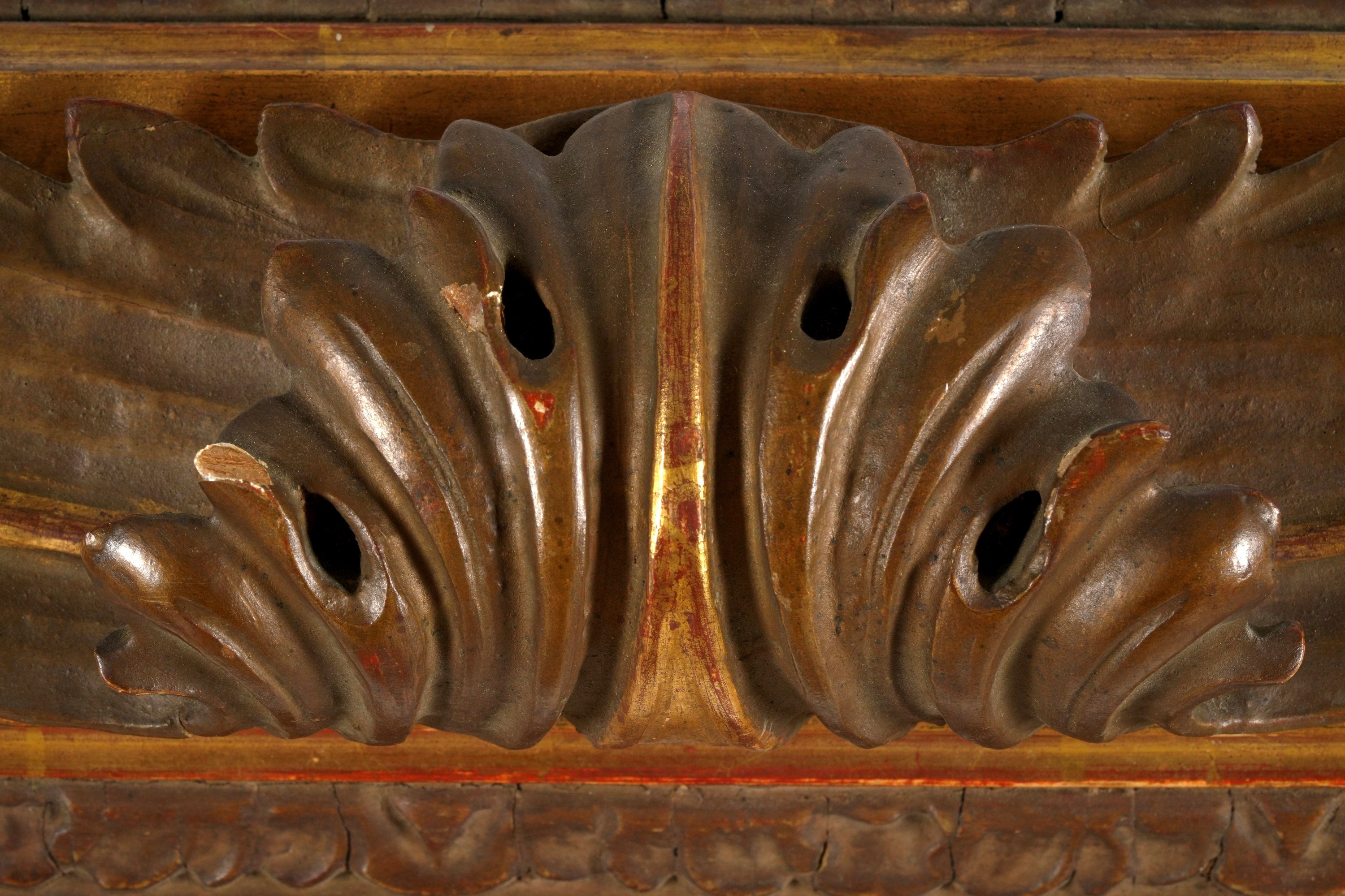 Cornice, in legno dipinto e dorato, XX secolo
