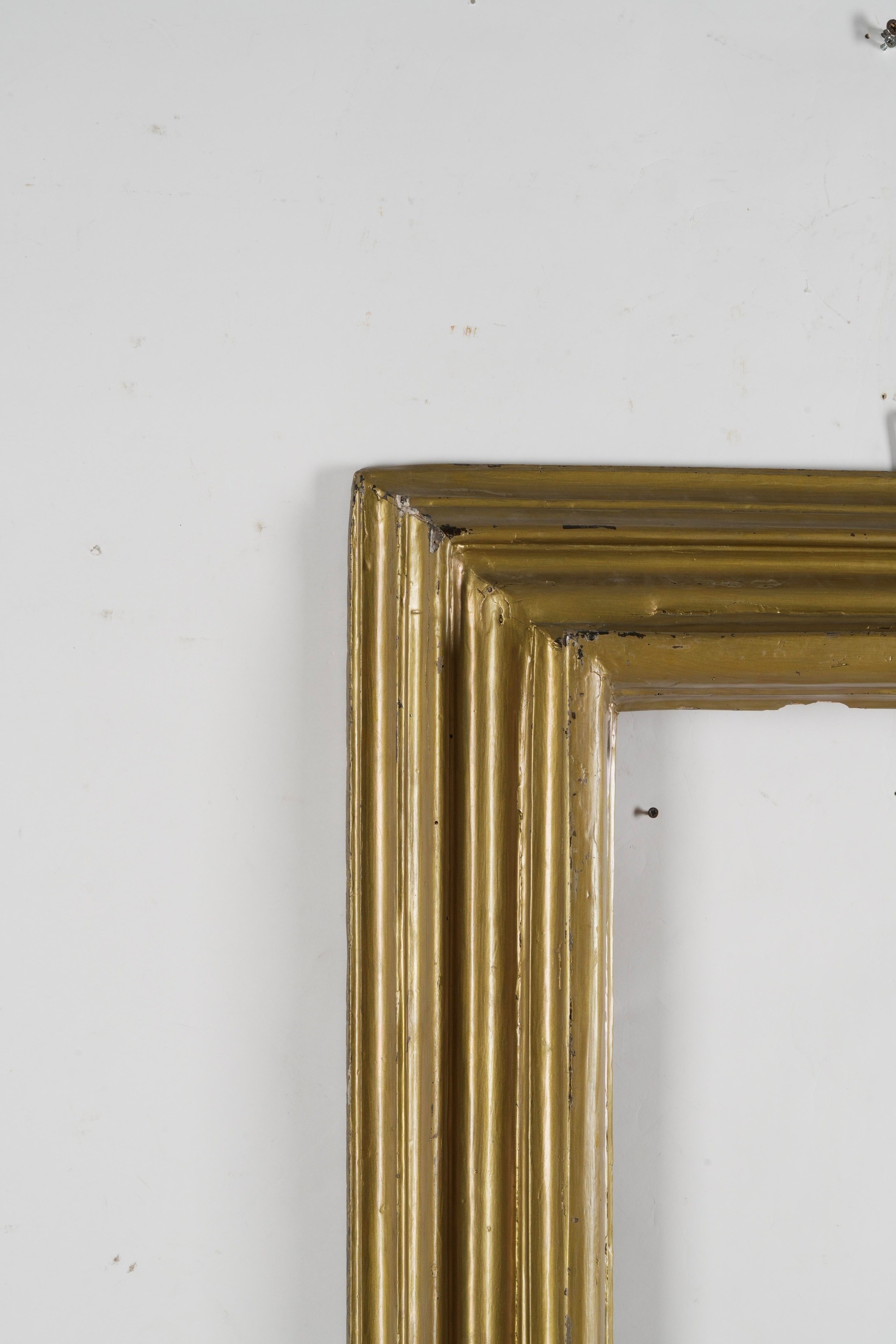Cornice, Italia centrale XVIII secolo, legno dorato