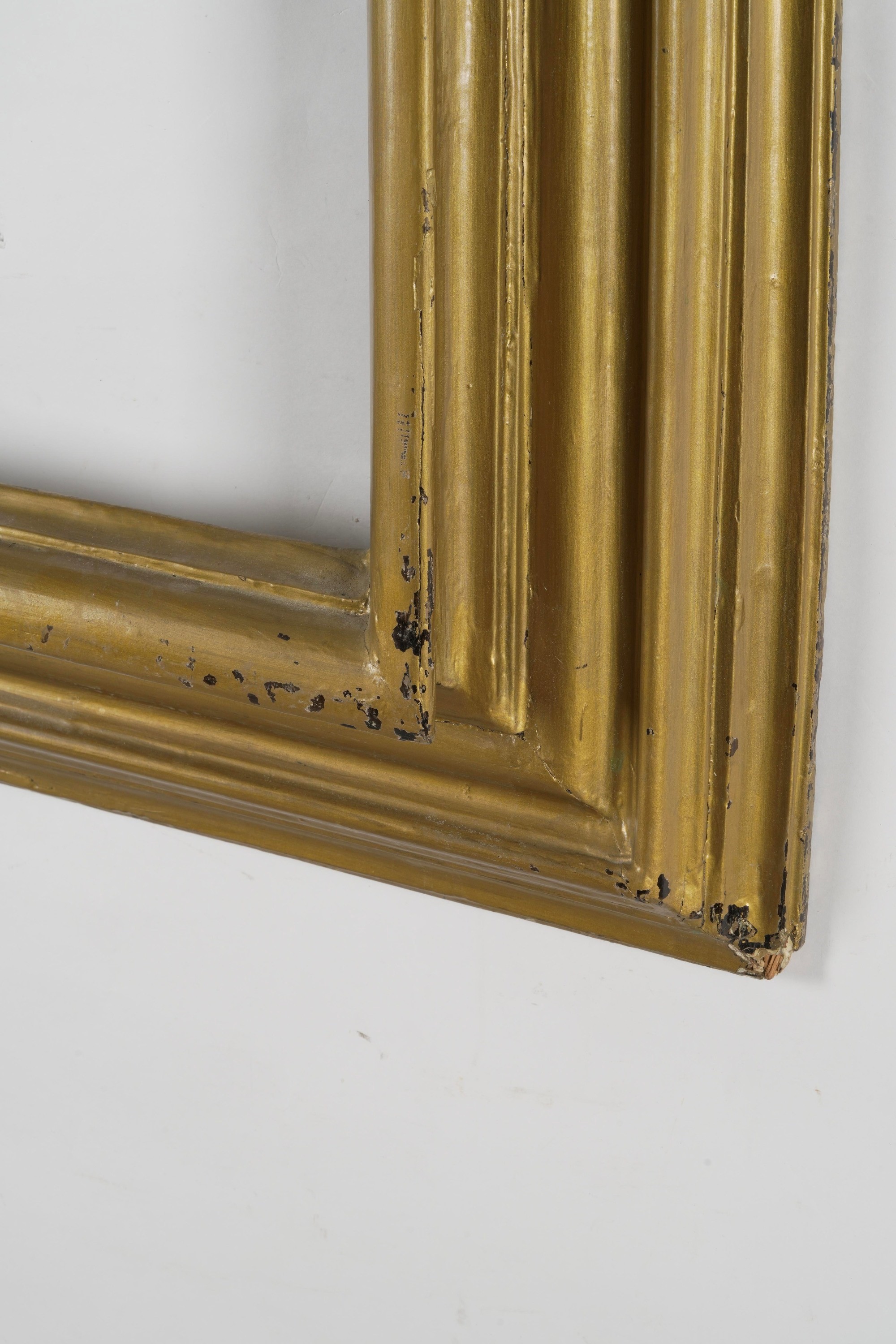 Cornice, Italia centrale XVIII secolo, legno dorato