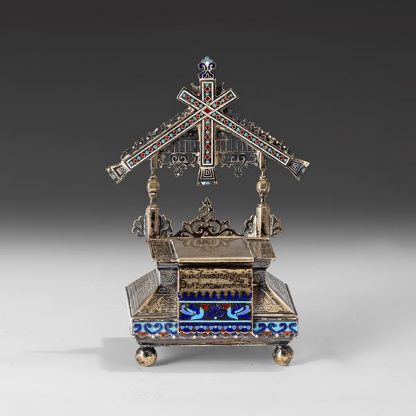 Saliera a trono. Mosca, fine XIX secolo. Marchio dell'argentiere M. Perchin (?)