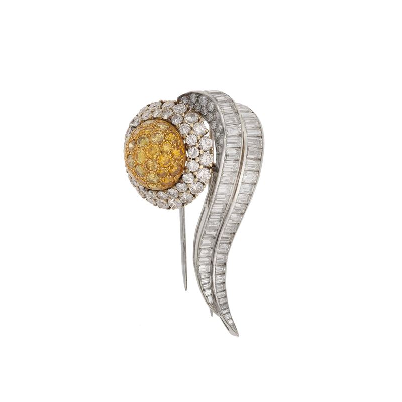 Diamond, fancy diamond and gold brooch  - Auction Fine Jewellery - Cambi Casa d'Aste