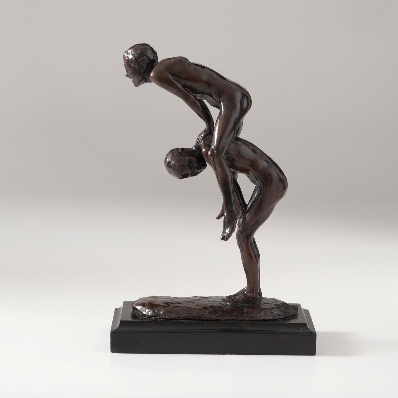 Arthur George Walker - The Leapfroggers, bronzo fuso e patinato con base in marmo