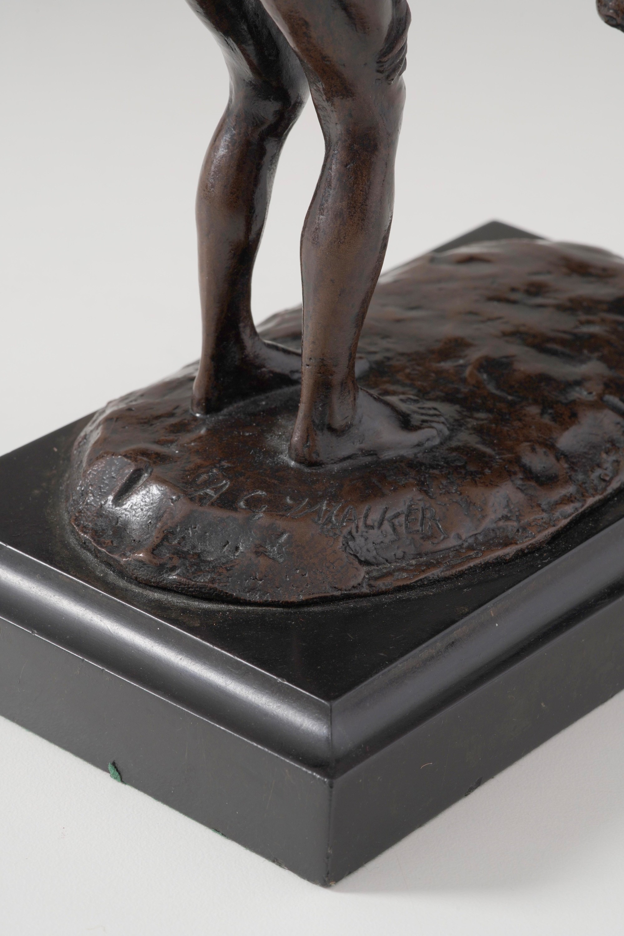Arthur George Walker - The Leapfroggers, bronzo fuso e patinato con base in marmo