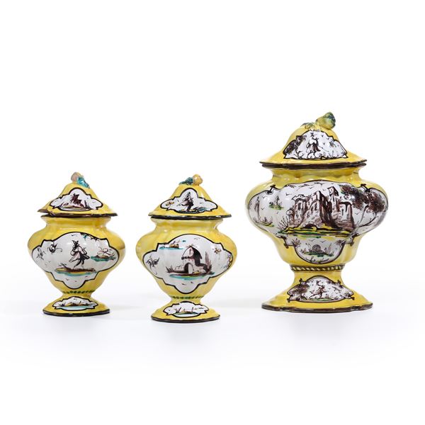 Tre vasi con coperchio. Albisola, Manifattura di Giuseppe Mazzotti, XX secolo.