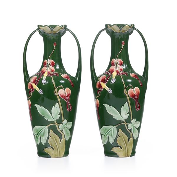 Coppia di vasi Liberty. Probabilmente Boemia, Biela presso Bodenbach, Manifattura Julius Dressler (1882-1945), 1920 circa.