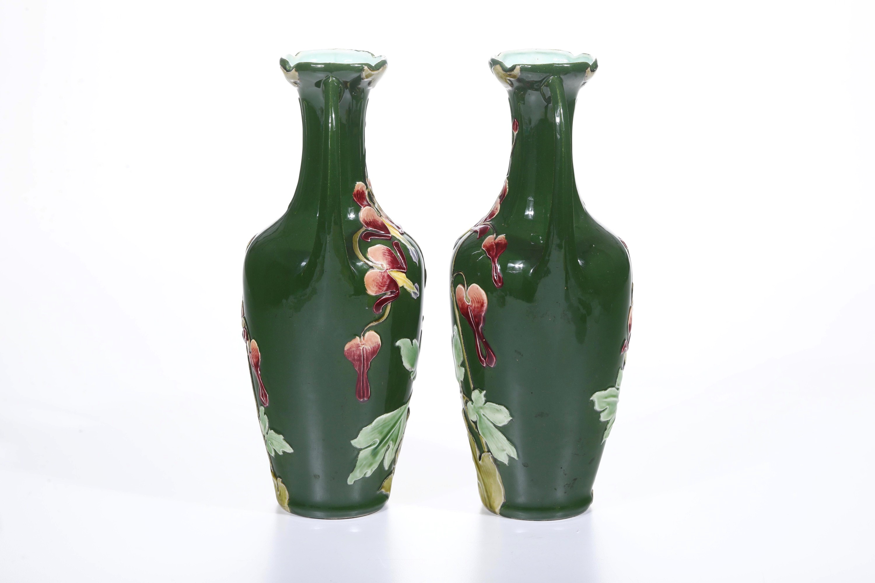 Coppia di vasi Liberty. Probabilmente Boemia, Biela presso Bodenbach, Manifattura Julius Dressler...