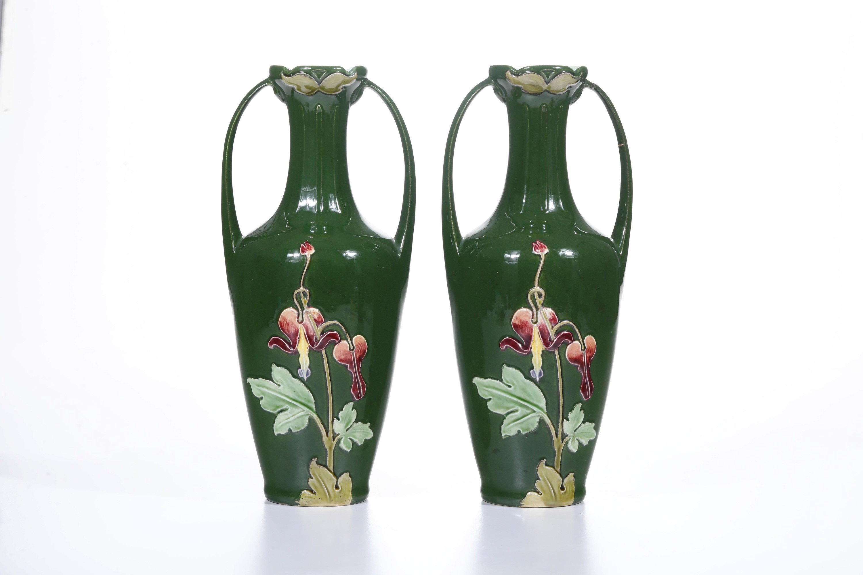 Coppia di vasi Liberty. Probabilmente Boemia, Biela presso Bodenbach, Manifattura Julius Dressler...