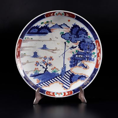 Piatto in porcellana Imari, Cina, XIX secolo, diametro 37 cm