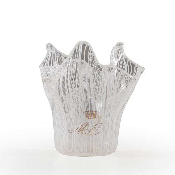 Piccolo vaso a fazzoletto in vetro