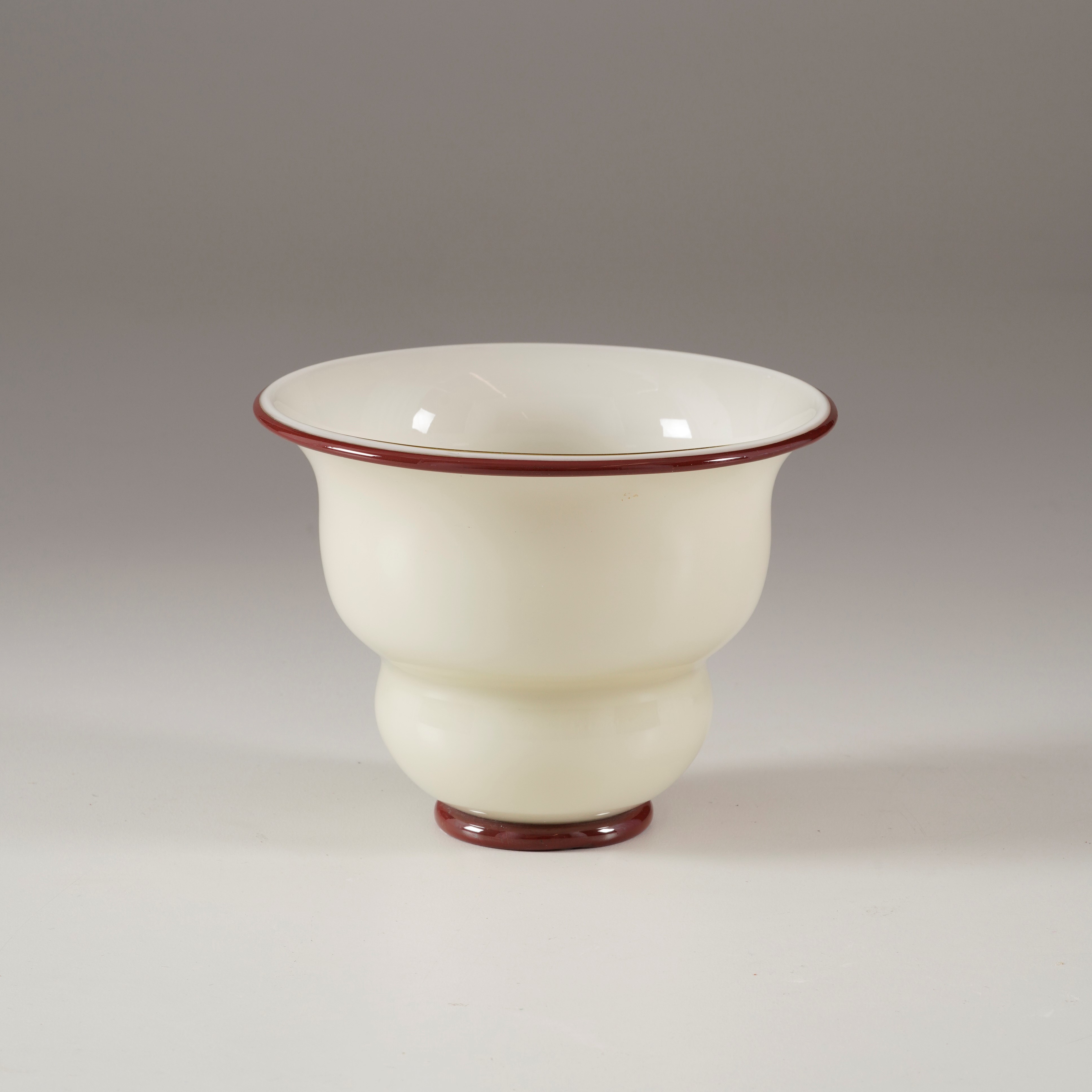 Barovier & Toso, Coppa in vetro soffiato opalino (Murano, 1980 ca.)