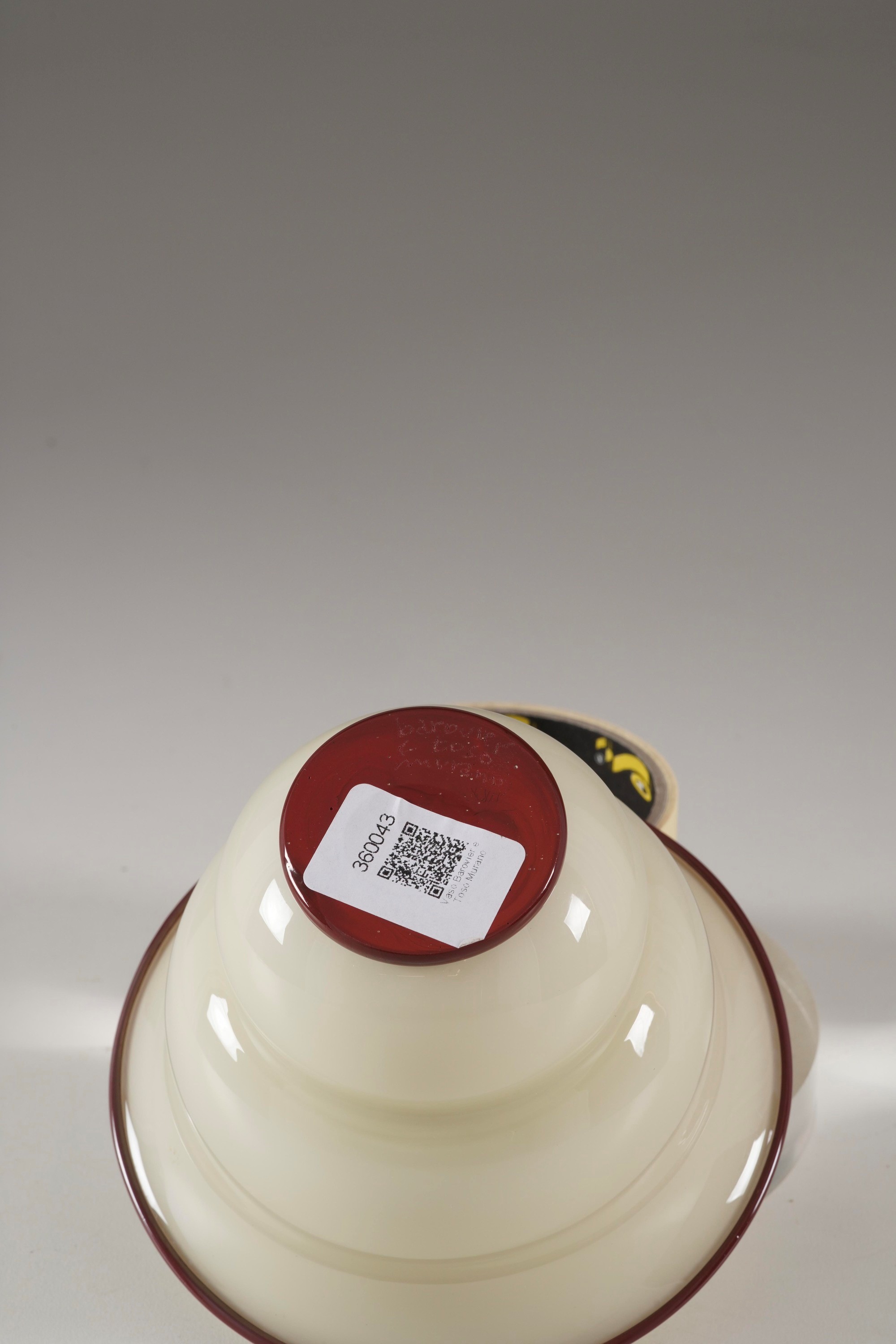 Barovier & Toso, Coppa in vetro soffiato opalino (Murano, 1980 ca.)
