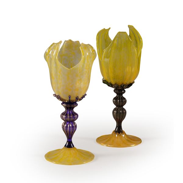 Due calici a fiore in vetro