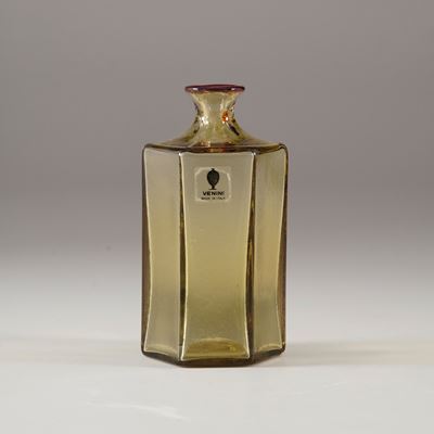 Venini, piccola bottiglia in vetro pagliésco con filo rosso (Murano, 1990 ca.)